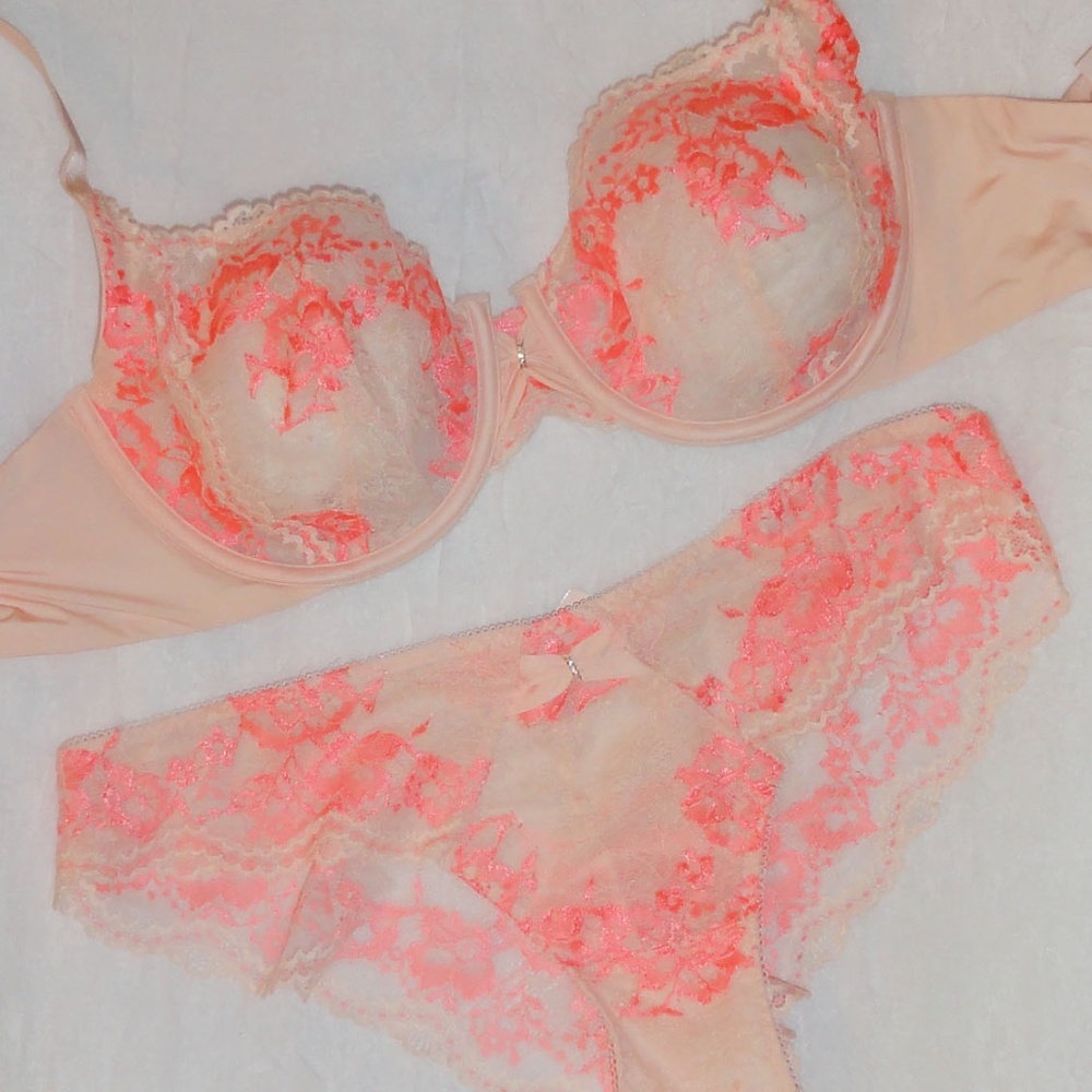 34C, S NWT Victoria's Secret Desire Set Unlined Demi Bra, Cheekini Bikini Panty